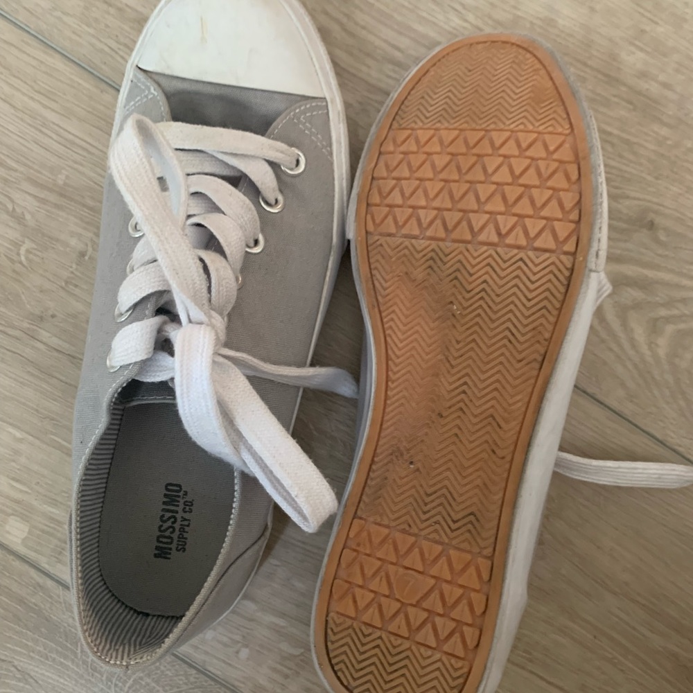 Size 7 Mossimo sneakers